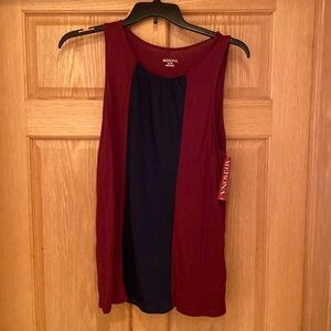 NWT. Top in navy and bugandy